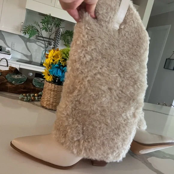 Brand new never worn faux fur foldover boot pointed toe, stacked block heel - Picture 9 of 12